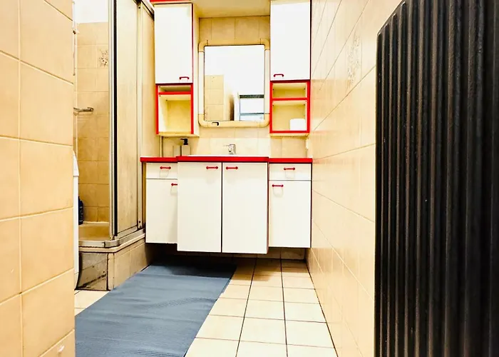 Apartment Comfy 2br Apt, For 5p, Easy Access To Stadthalle *