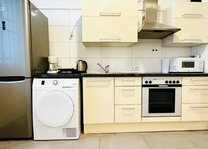 Apartment Comfy 2br Apt, For 5p, Easy Access To Stadthalle