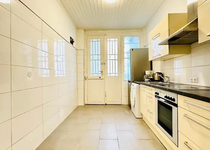 Comfy 2br Apt, For 5p, Easy Access To Stadthalle Apartment *