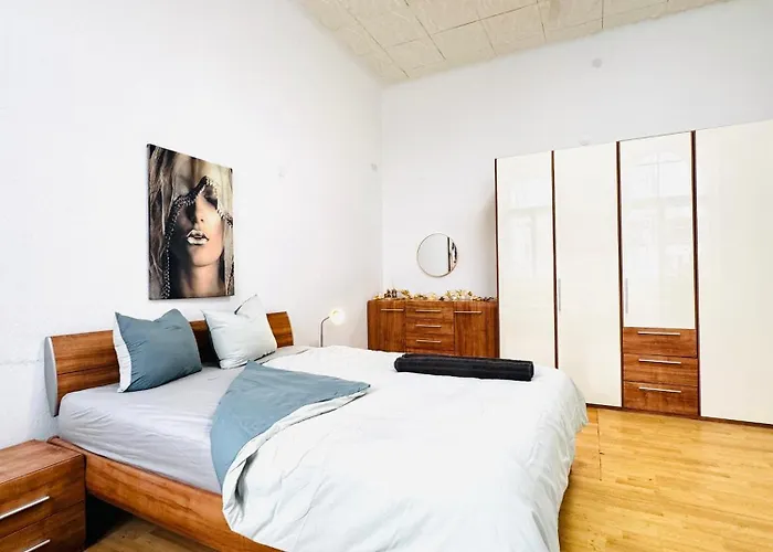 Apartment Comfy 2br Apt, For 5p, Easy Access To Stadthalle *
