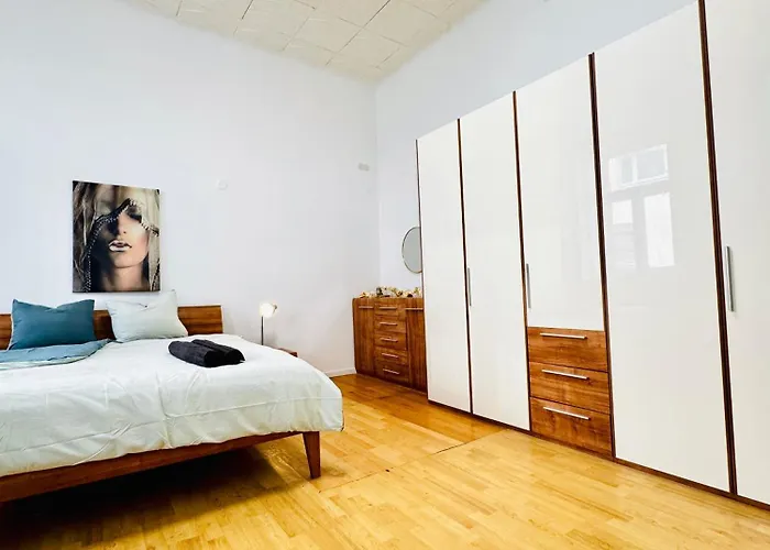 Apartment Comfy 2br Apt, For 5p, Easy Access To Stadthalle